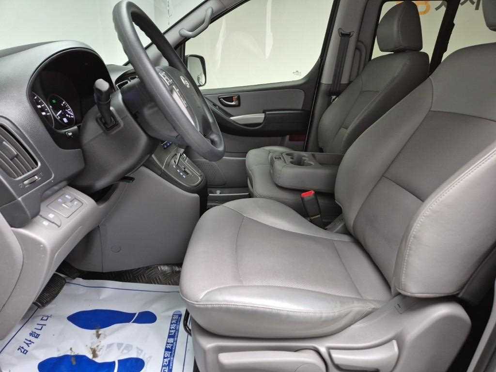 HYUNDAI Starex - Vista 11