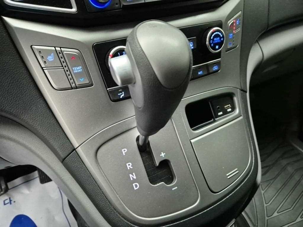 HYUNDAI Starex - Vista 8