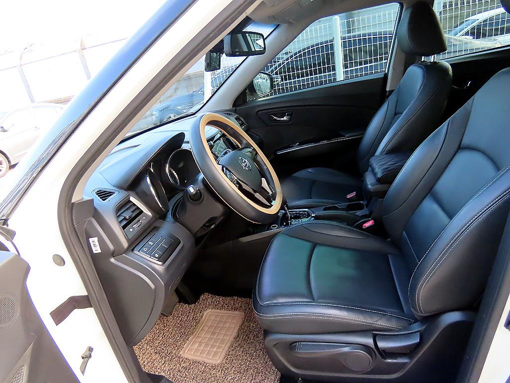 Ssangyong Tivoli - Vista 5