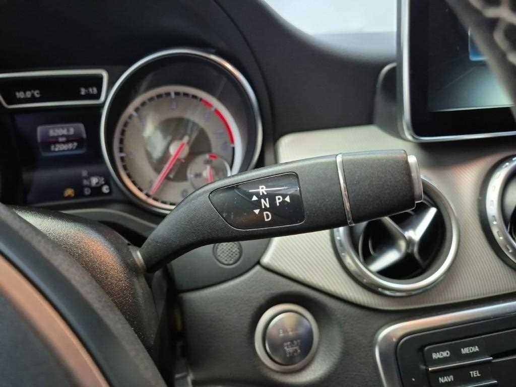 Mercedes Benz GLA Class - Vista 8