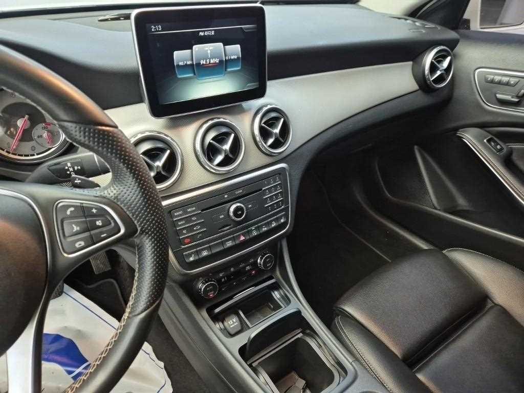 Mercedes Benz GLA Class - Vista 10