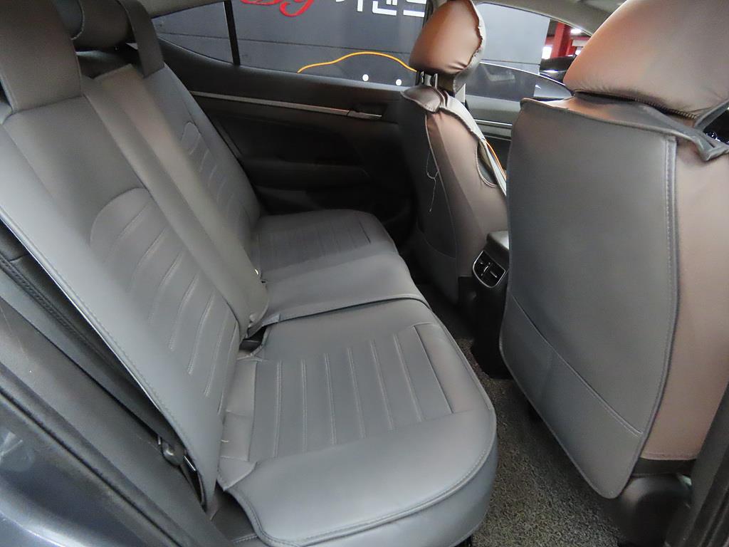 HYUNDAI Avante - Vista 7