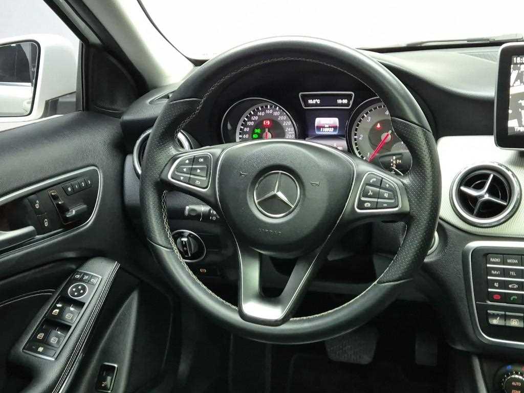 Mercedes Benz GLA Class - Vista 9