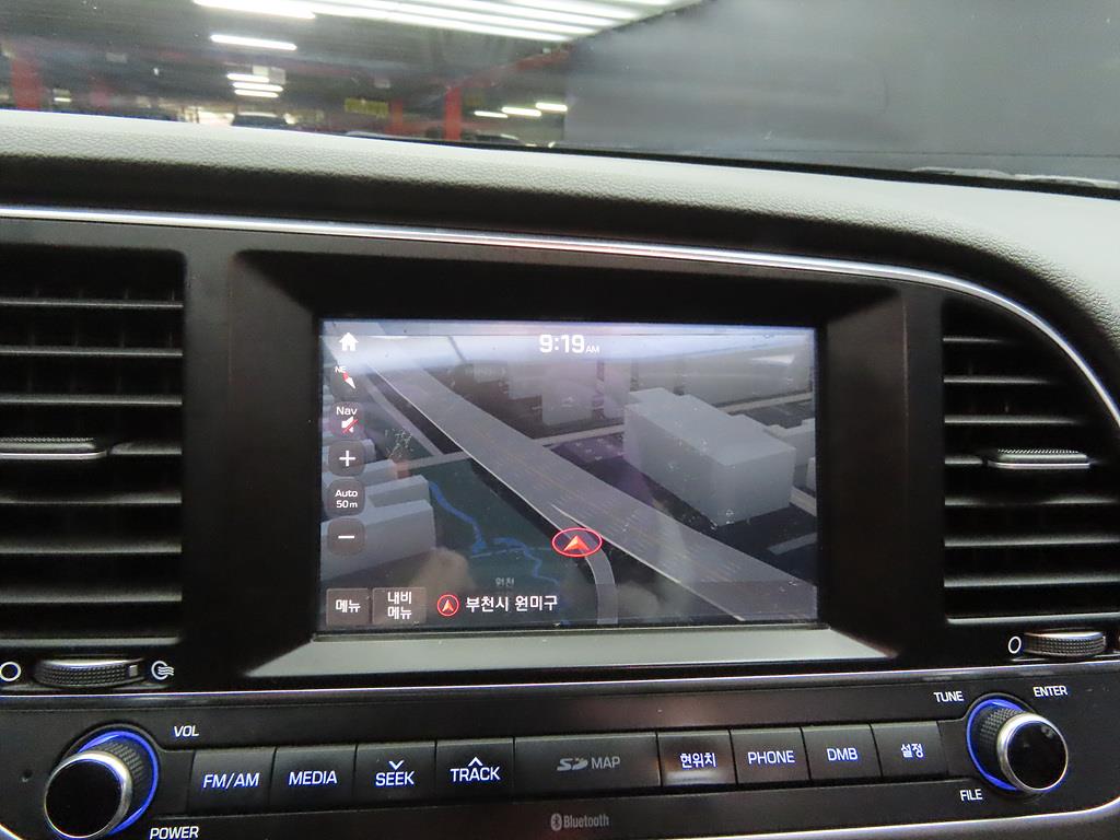 HYUNDAI Avante - Vista 11