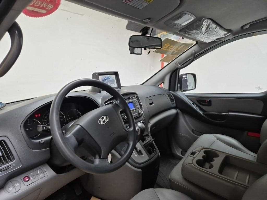 HYUNDAI Starex - Vista 7
