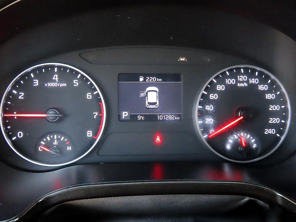 KIA Seltos - Vista 8