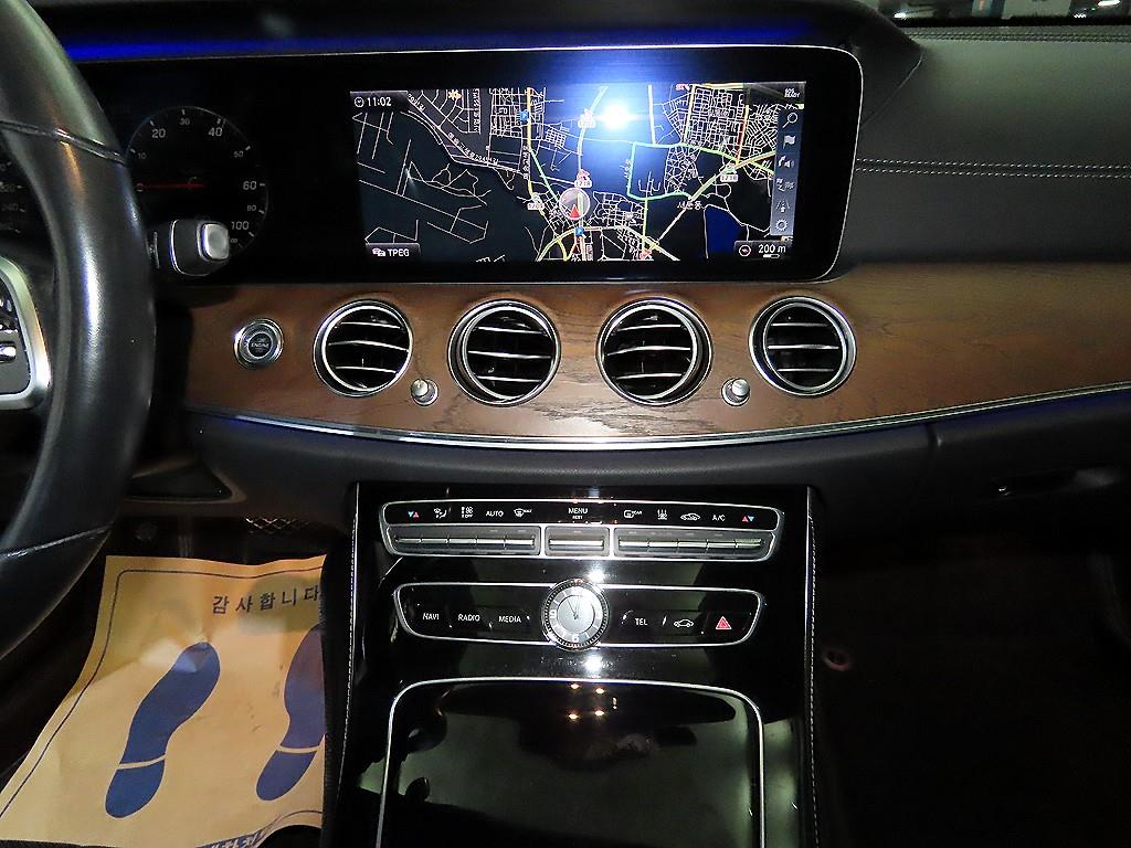 Mercedes Benz E class - Vista 11