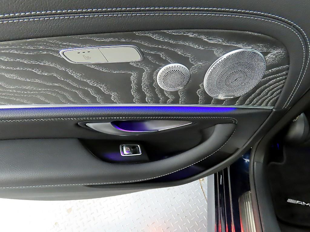 Mercedes Benz E class - Vista 12