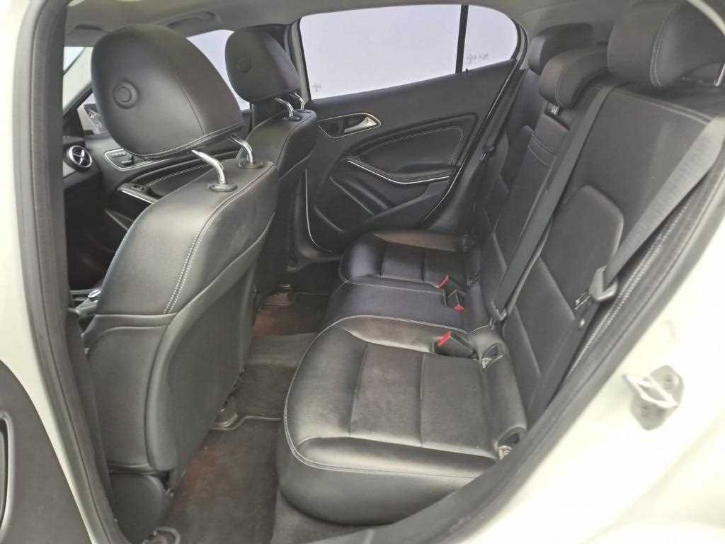 Mercedes Benz GLA Class - Vista 12