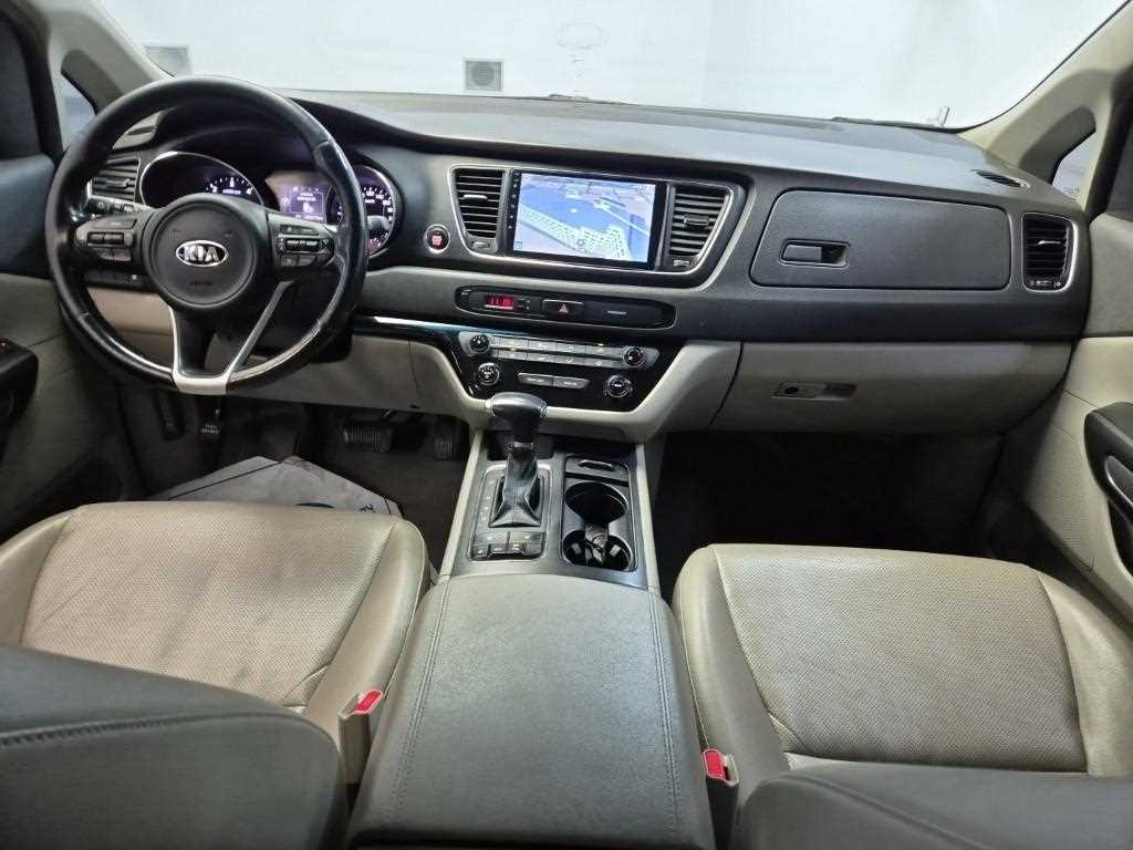 KIA Carnival - Vista 7