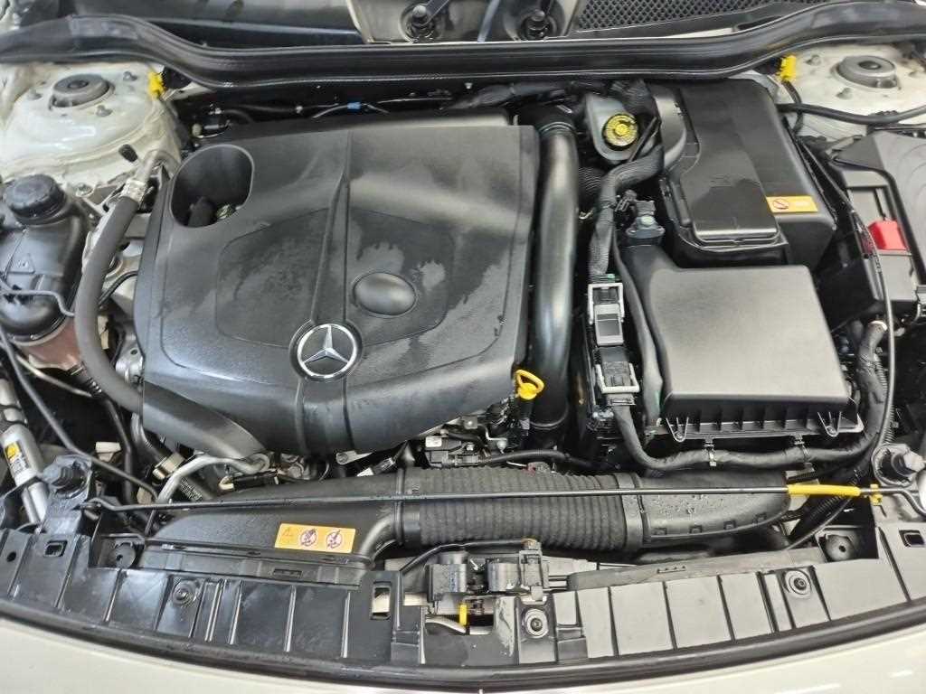 Mercedes Benz GLA Class - Vista 5