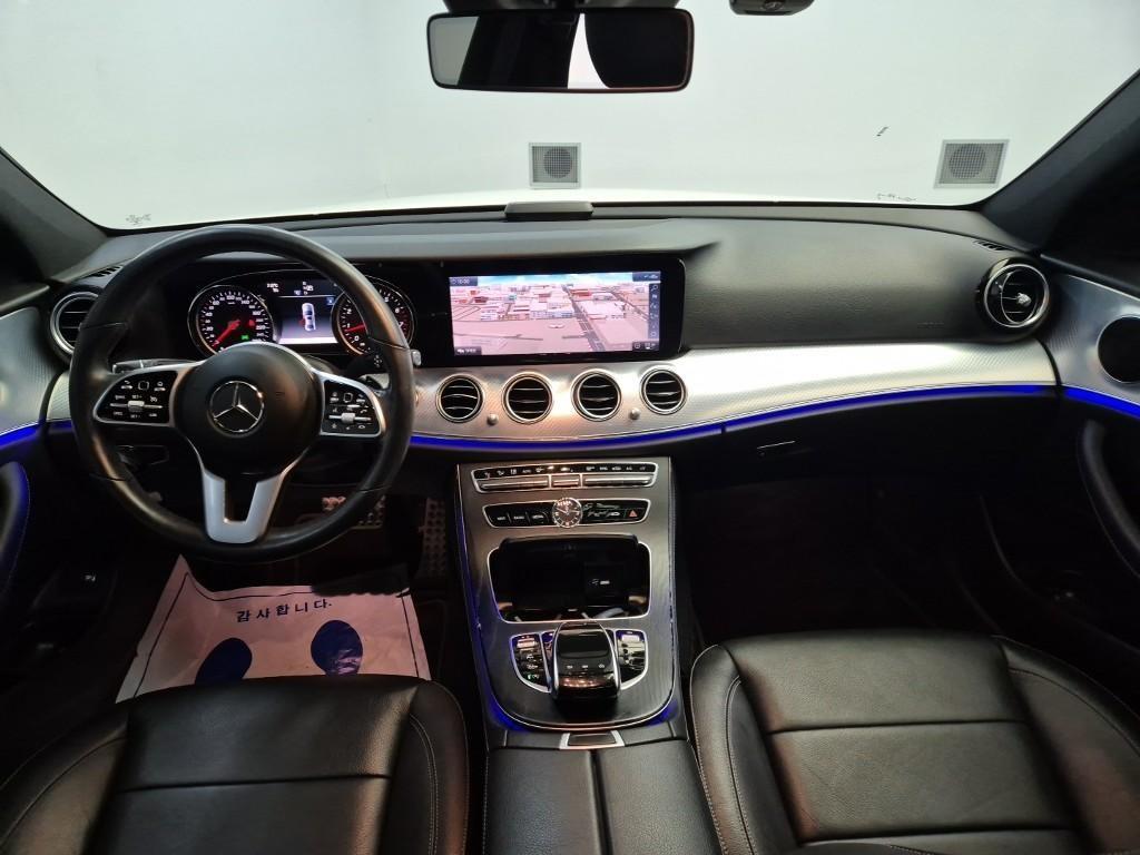 Mercedes Benz E class - Vista 7