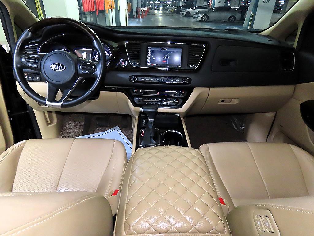KIA Carnival - Vista 10