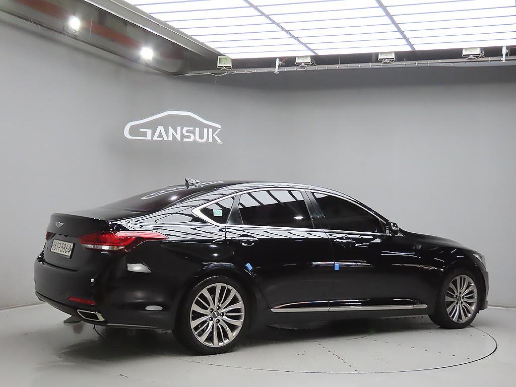 HYUNDAI Genesis - Vista 7