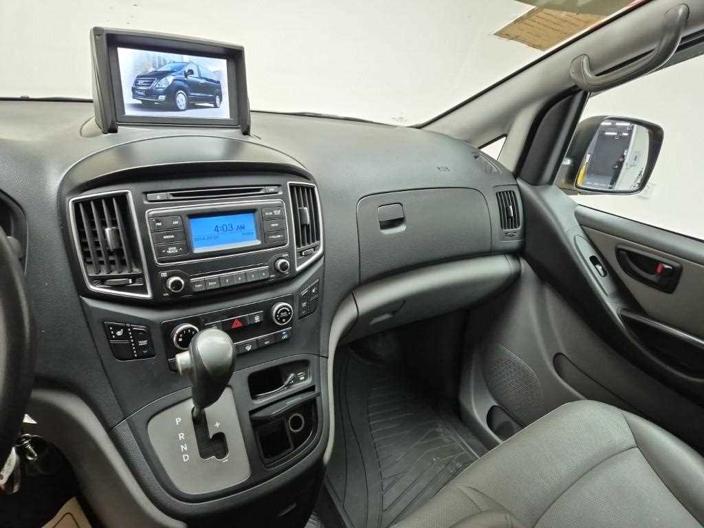 HYUNDAI Starex - Vista 10