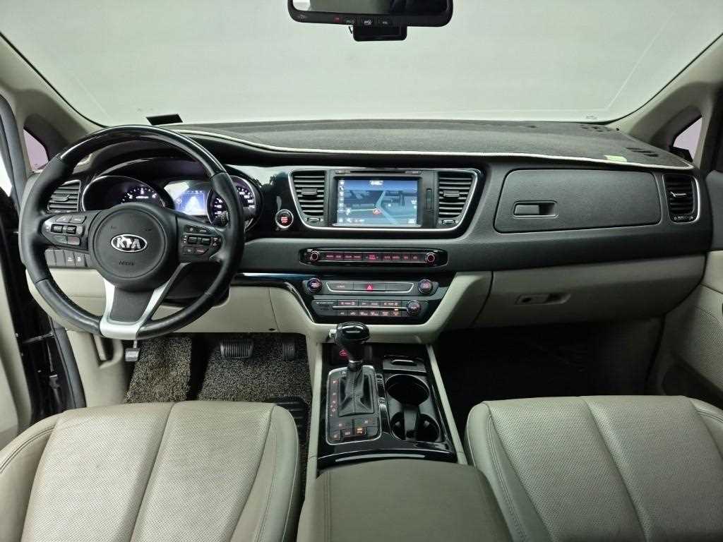 KIA Carnival - Vista 7