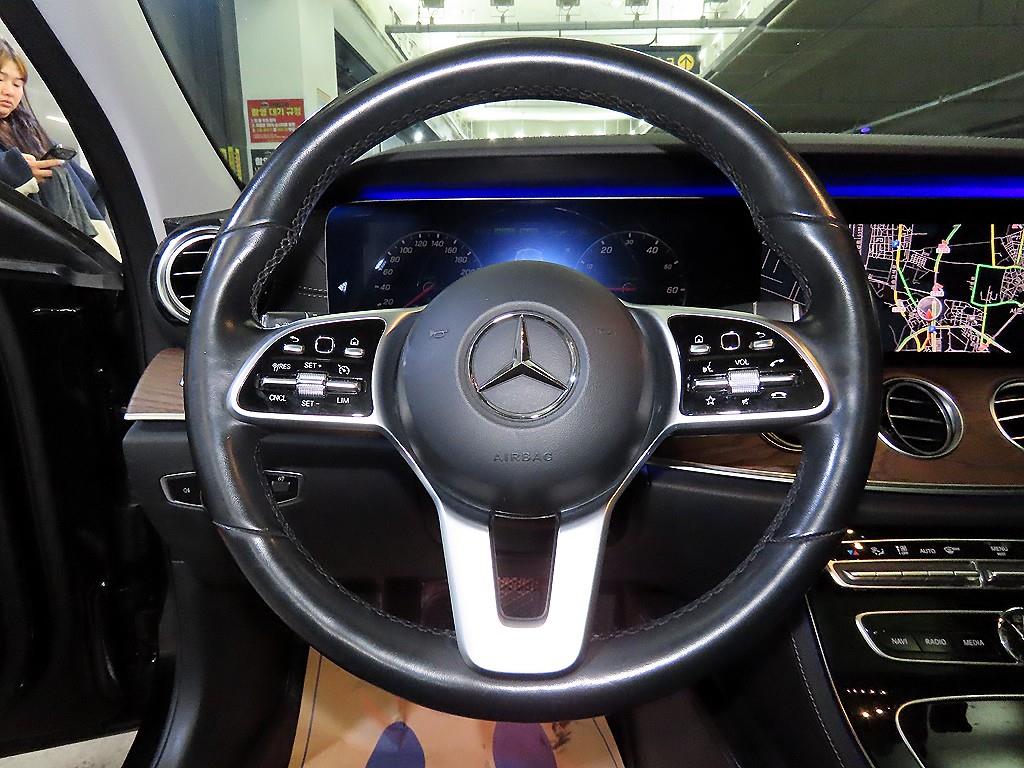 Mercedes Benz E class - Vista 8