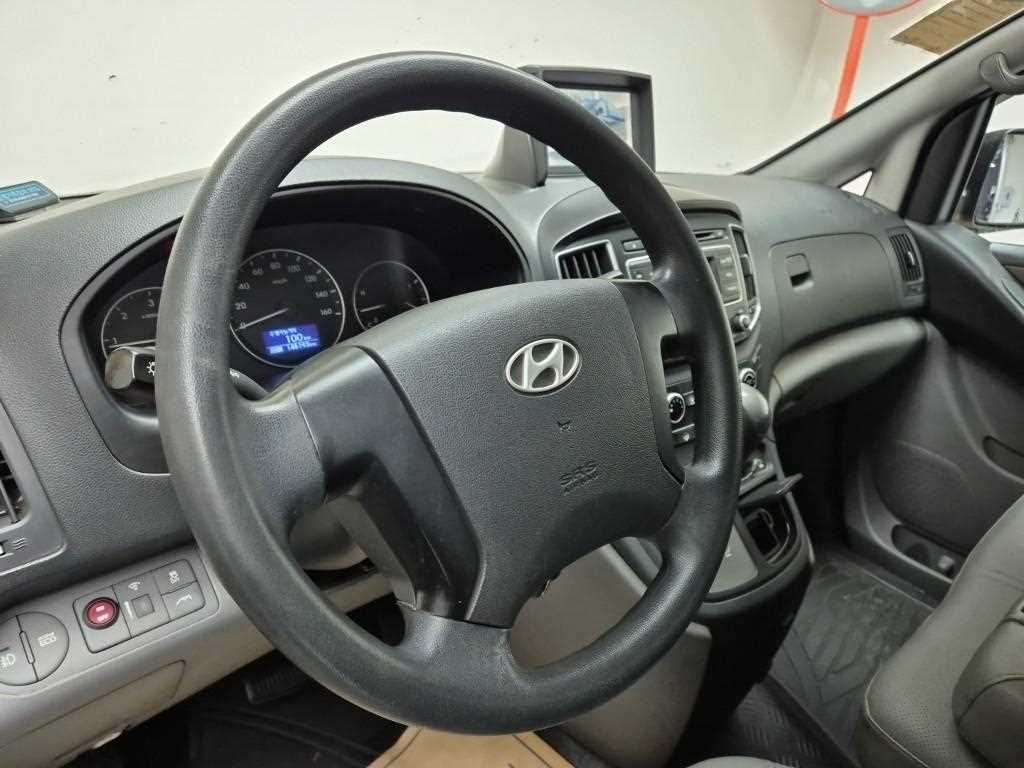 HYUNDAI Starex - Vista 9