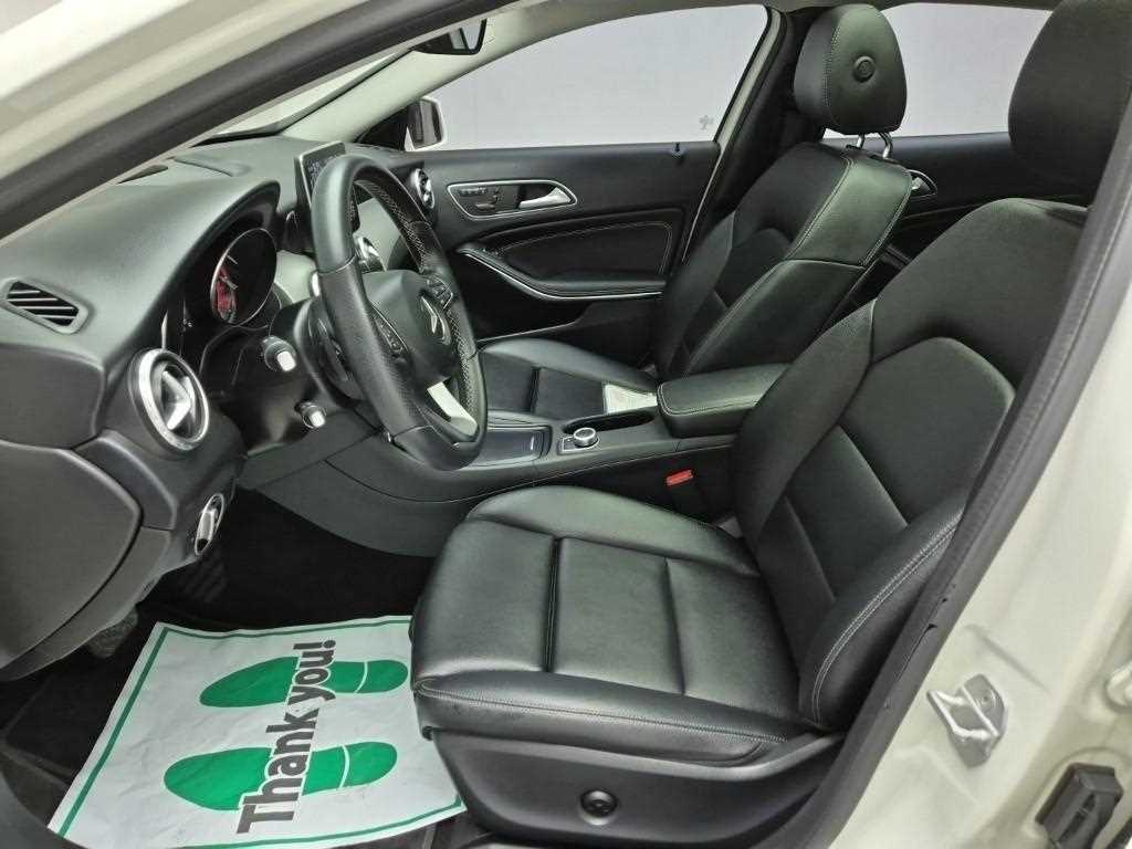 Mercedes Benz GLA Class - Vista 11