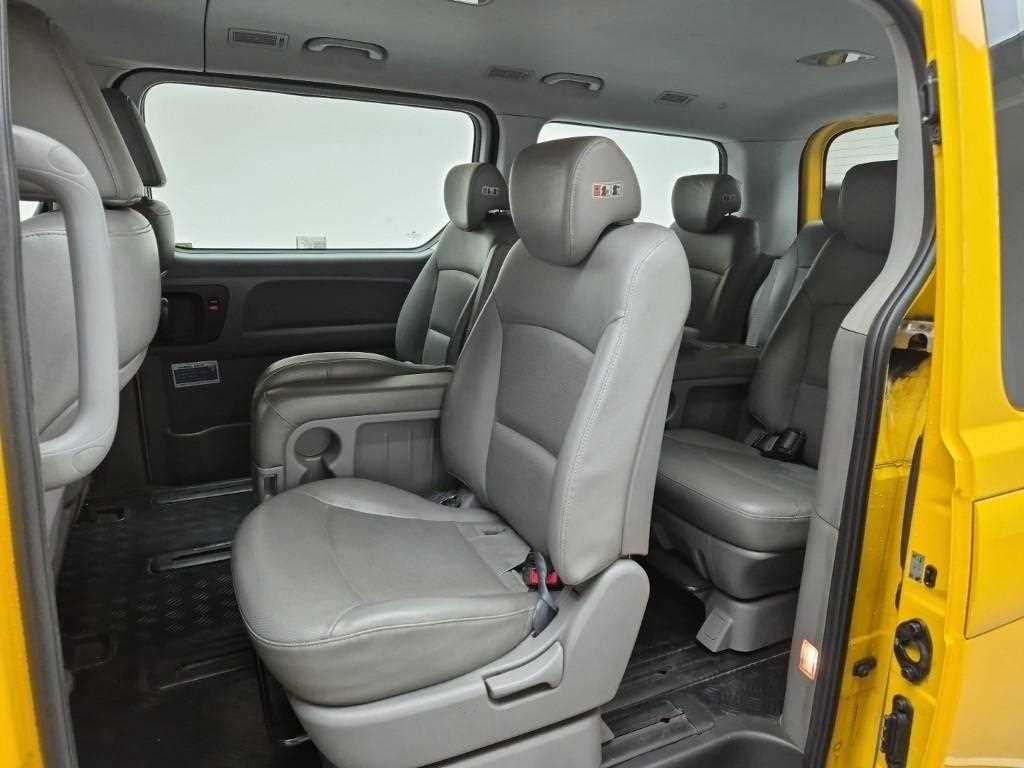 HYUNDAI Starex - Vista 12