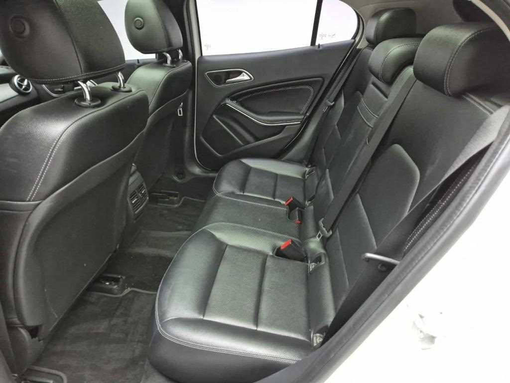 Mercedes Benz GLA Class - Vista 12