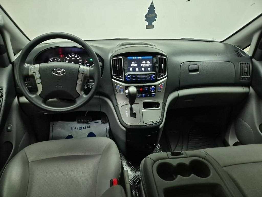 HYUNDAI Starex - Vista 7