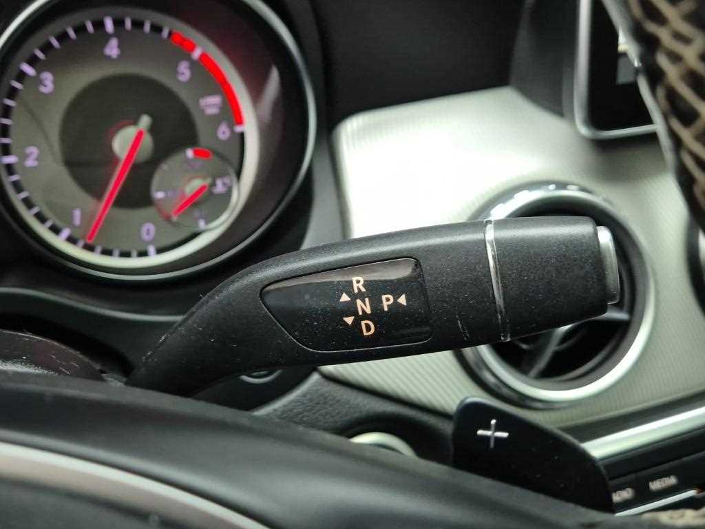 Mercedes Benz GLA Class - Vista 8