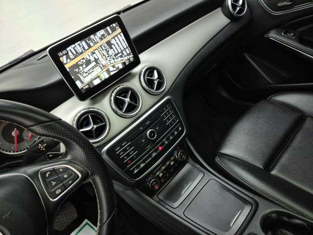 Mercedes Benz GLA Class - Vista 10