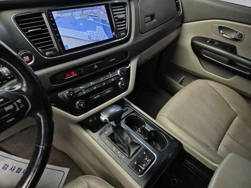 KIA Carnival - Vista 10