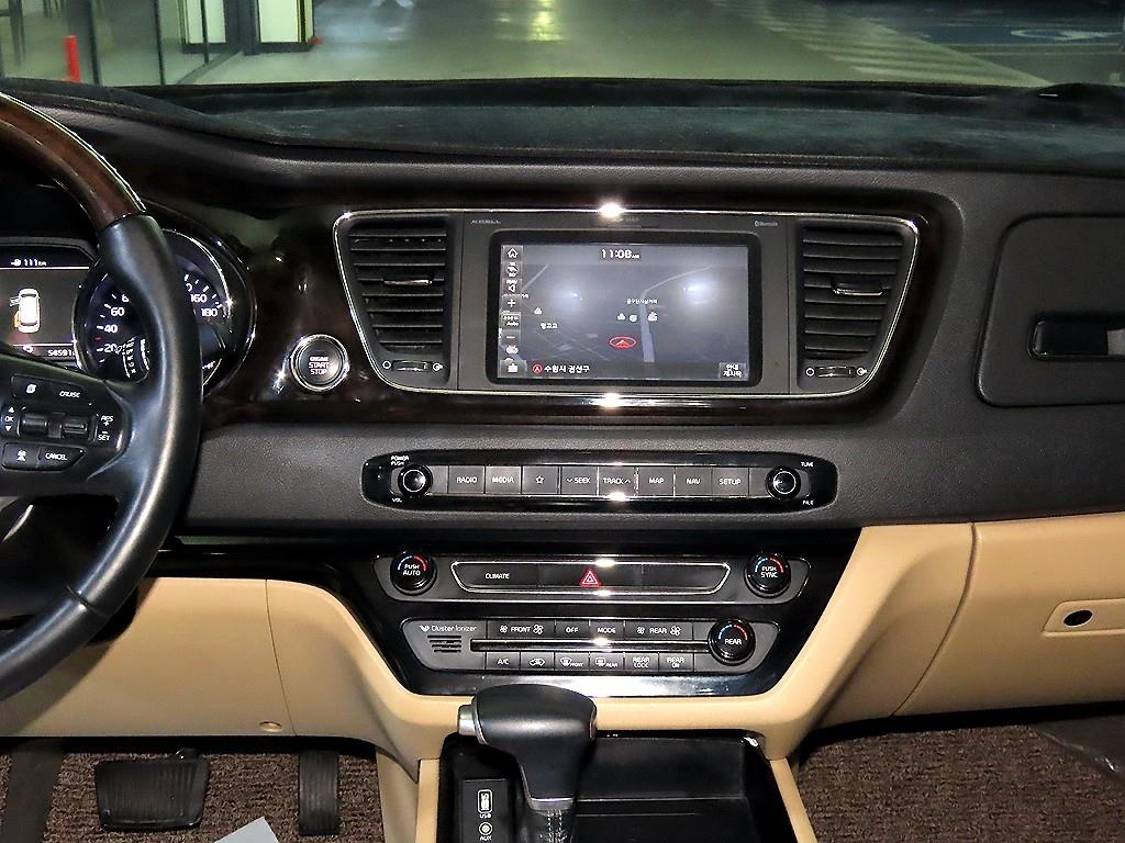 KIA Carnival - Vista 11