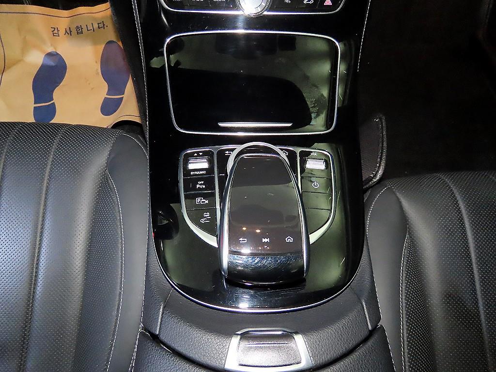 Mercedes Benz E class - Vista 12