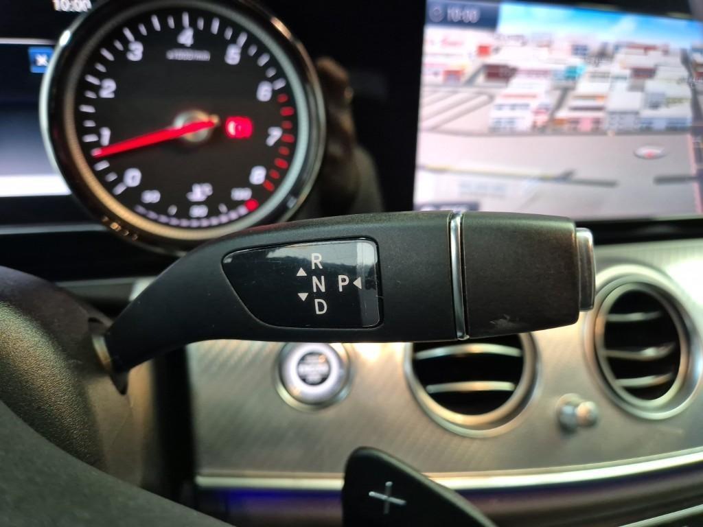 Mercedes Benz E class - Vista 8