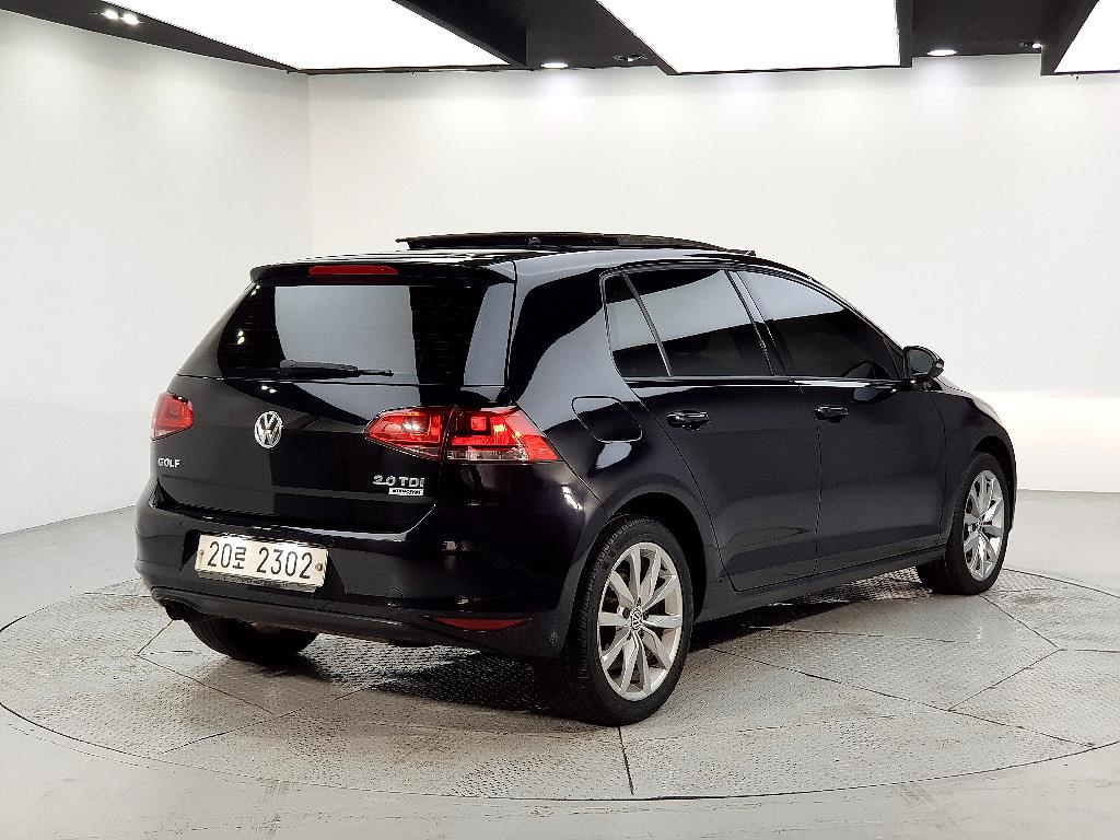 Volkswagen Golf - Vista 4