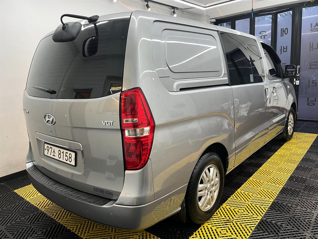 HYUNDAI Starex - Vista 4