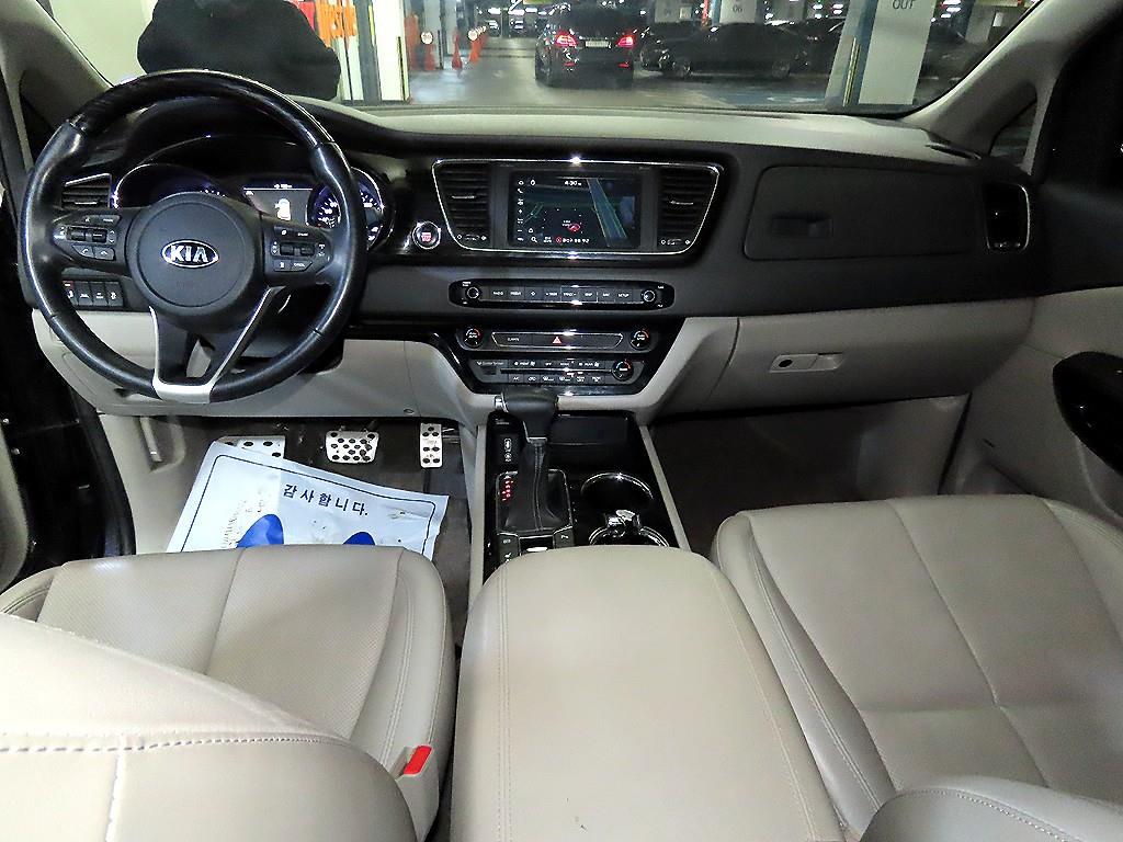 KIA Carnival - Vista 10
