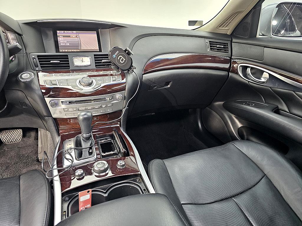 Infiniti M - Vista 10