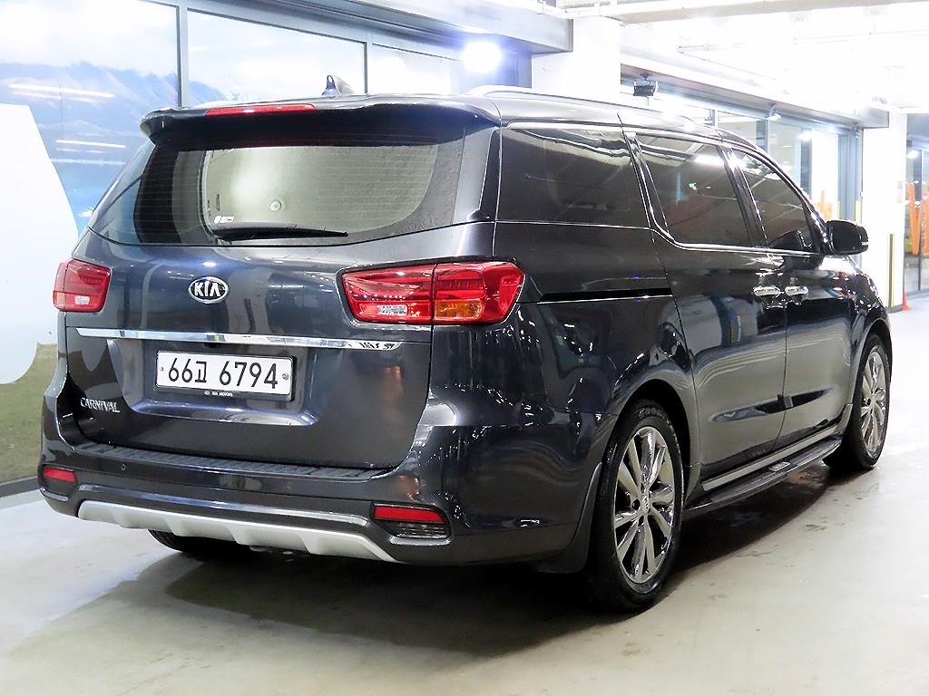 KIA Carnival - Vista 4