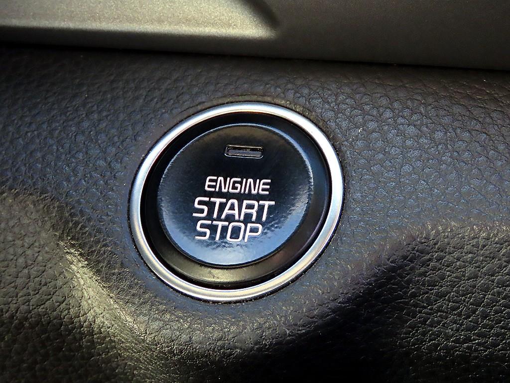 KIA Stonic 2018 Blanco - Importación desde Corea - HF Imports Iquique - Foto 16