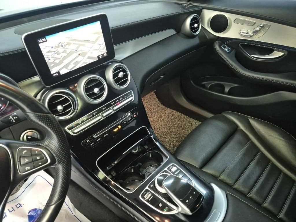 Mercedes Benz GLC Class - Vista 10