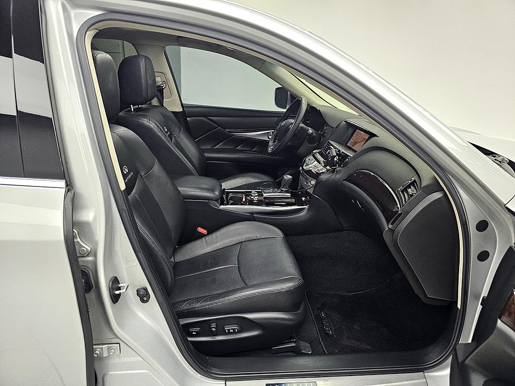 Infiniti M - Vista 11