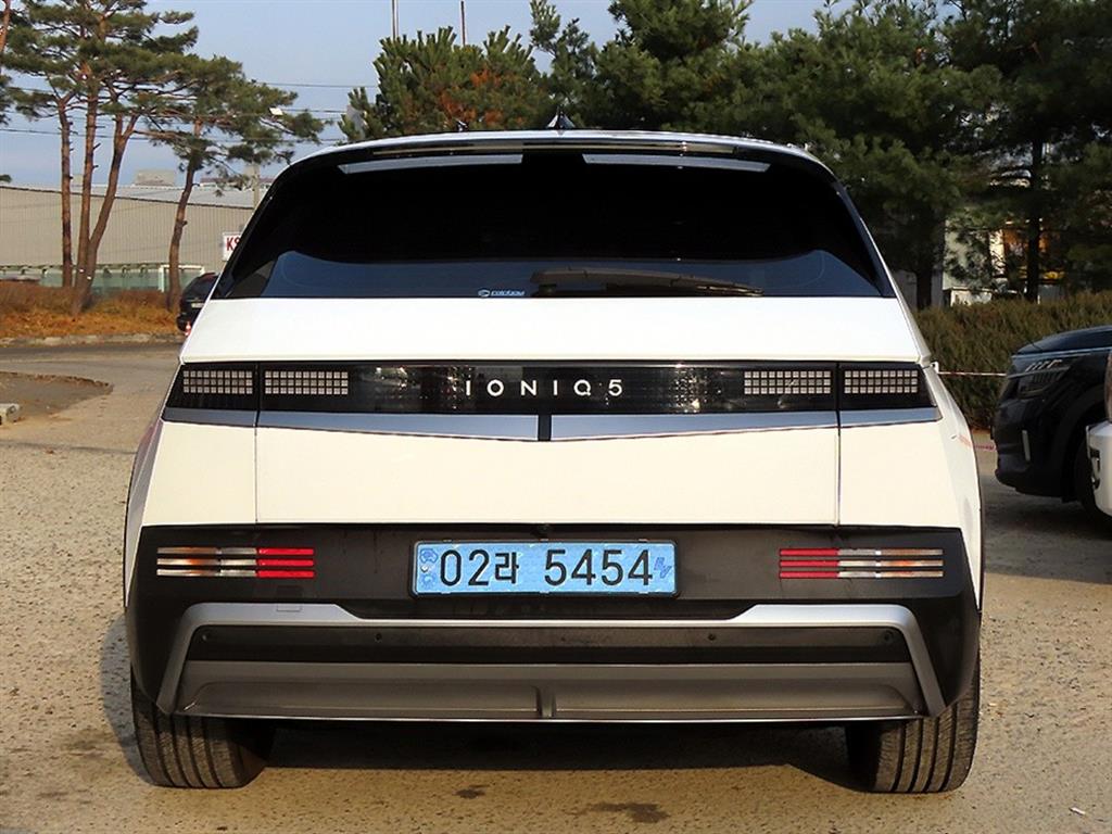 HYUNDAI Ioniq 5 - Vista 4