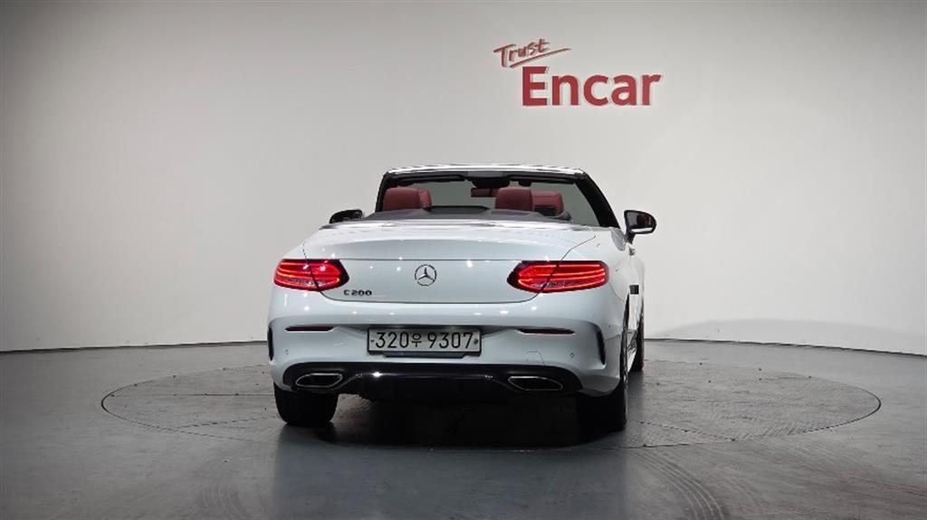 Mercedes Benz C Class - Vista 4