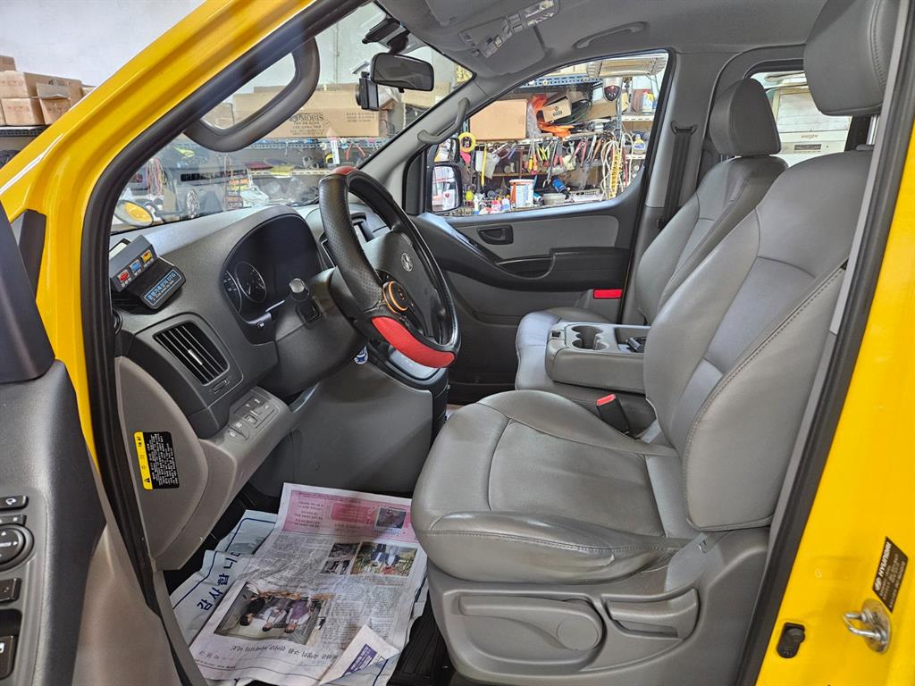 HYUNDAI Starex - Vista 8