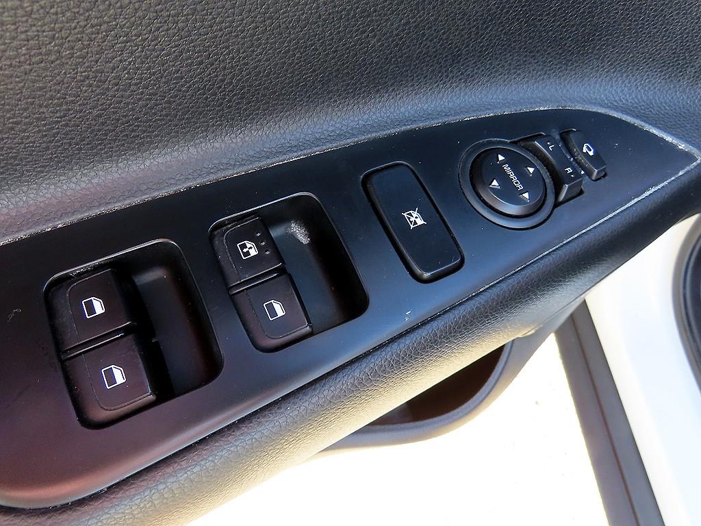 KIA Stonic 2018 Blanco - Importación desde Corea - HF Imports Iquique - Foto 13