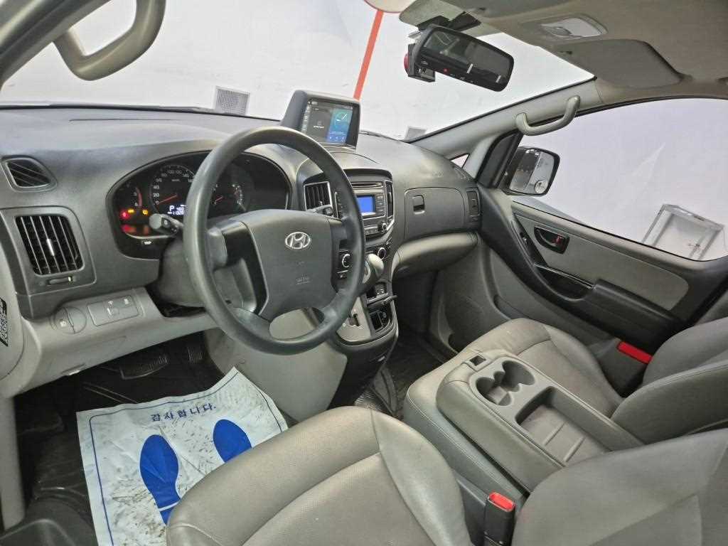 HYUNDAI Starex - Vista 7