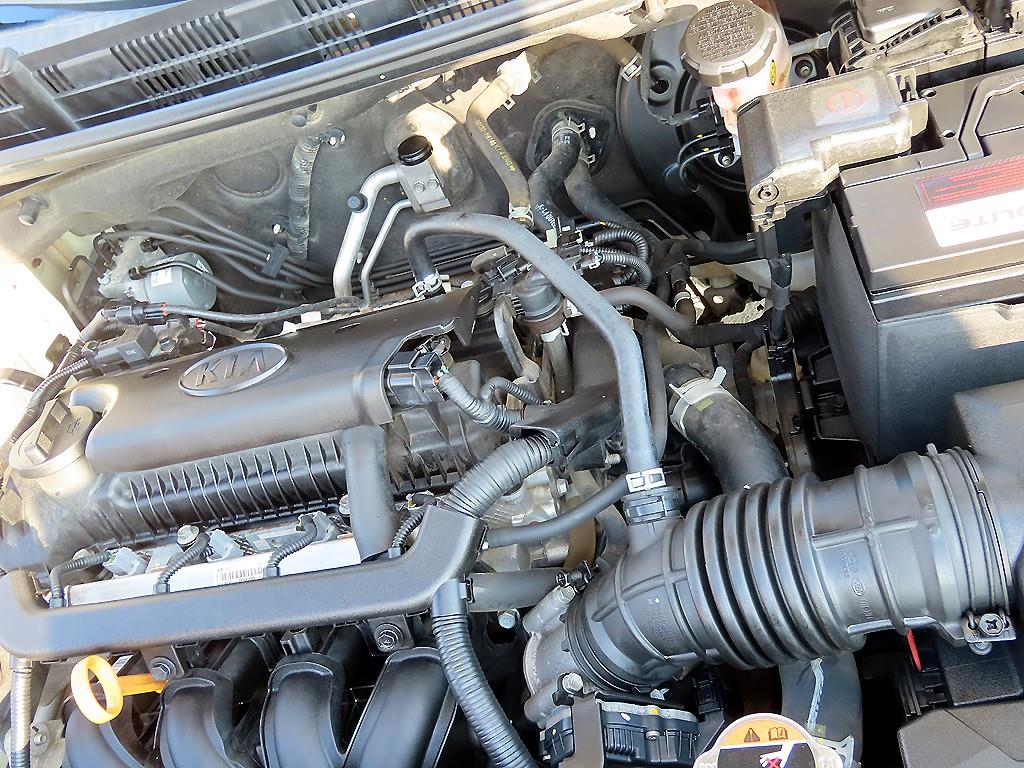 KIA Stonic 2018 Blanco - Importación desde Corea - HF Imports Iquique - Foto 19