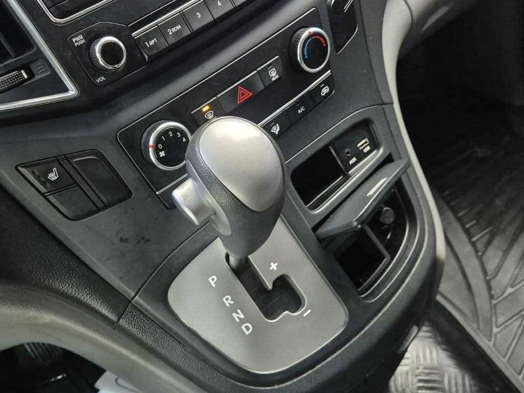 HYUNDAI Starex - Vista 8