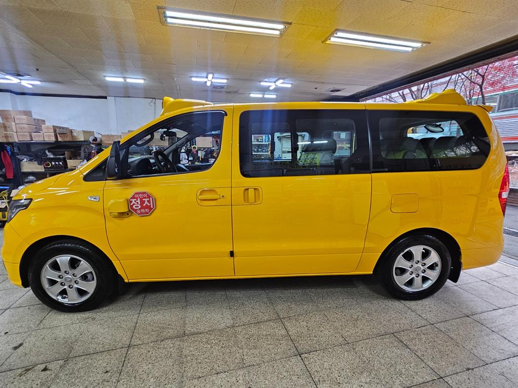 HYUNDAI Starex - Vista 6