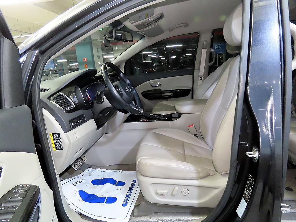 KIA Carnival - Vista 6