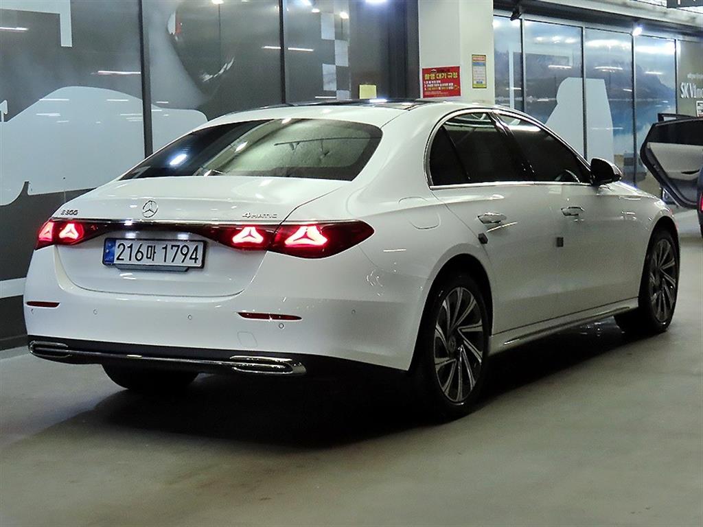 Mercedes Benz E class - Vista 4